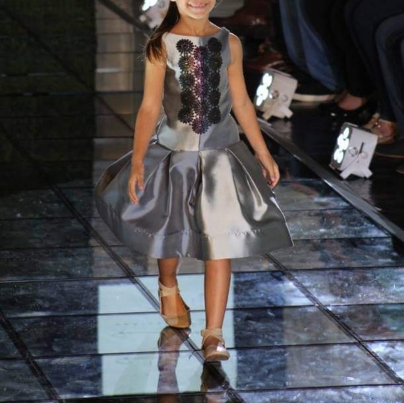 Dress Girl 5/6 - Picture 1 of 1